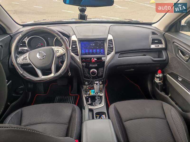 Внедорожник / Кроссовер SsangYong Tivoli 2016 в Киеве