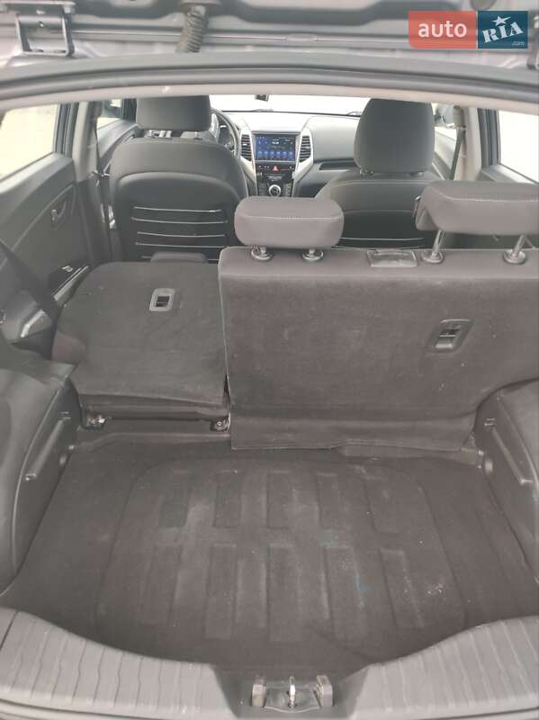 Внедорожник / Кроссовер SsangYong Tivoli 2016 в Киеве