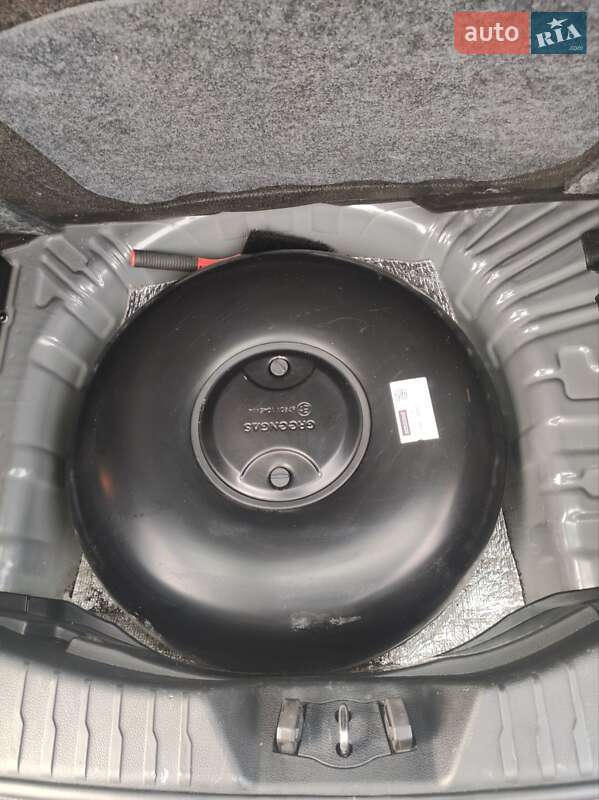 Внедорожник / Кроссовер SsangYong Tivoli 2016 в Киеве