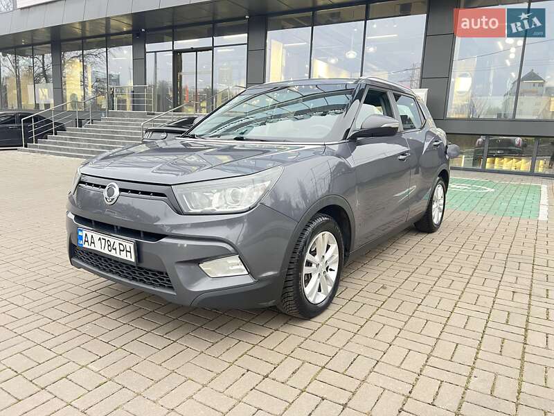 Внедорожник / Кроссовер SsangYong Tivoli 2016 в Киеве