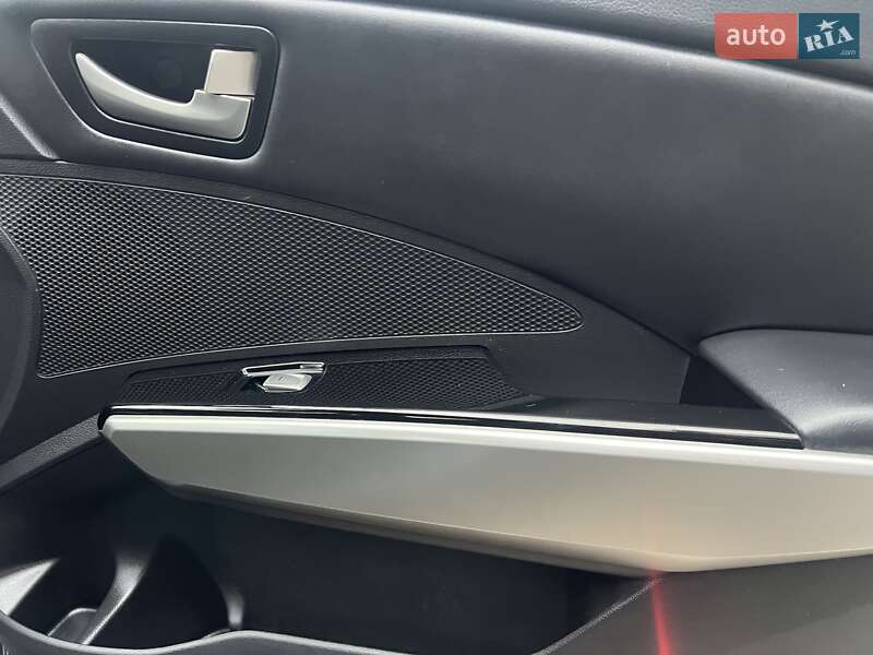 Внедорожник / Кроссовер SsangYong Tivoli 2016 в Киеве