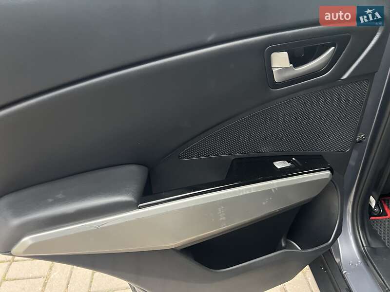 Внедорожник / Кроссовер SsangYong Tivoli 2016 в Киеве