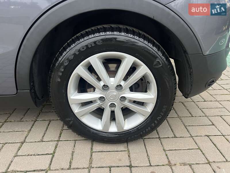 Внедорожник / Кроссовер SsangYong Tivoli 2016 в Киеве