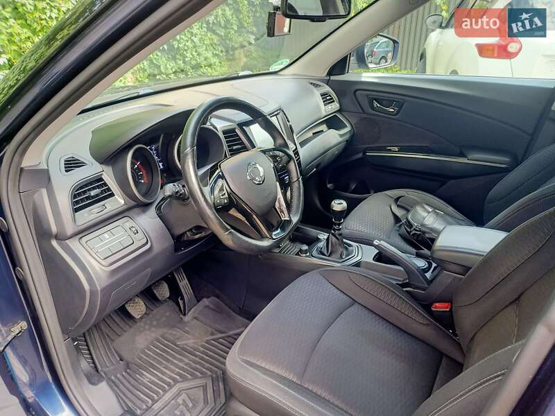 Внедорожник / Кроссовер SsangYong XLV 2016 в Ивано-Франковске