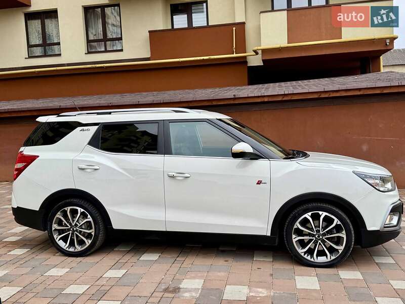 Внедорожник / Кроссовер SsangYong XLV 2016 в Стрые