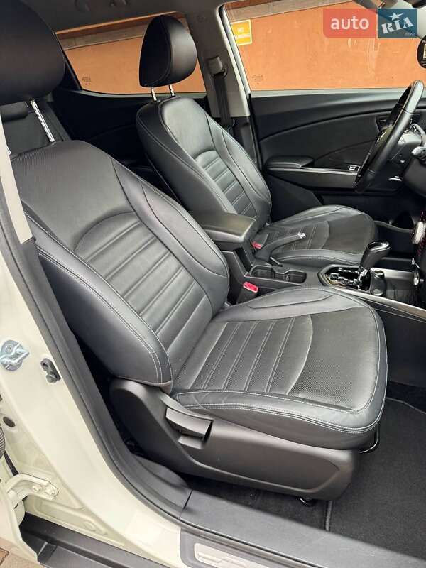 Внедорожник / Кроссовер SsangYong XLV 2016 в Стрые