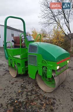 Дорожный каток Stavostroj VSH-300 2001 в 