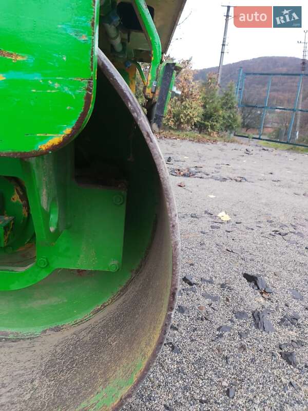 Дорожній каток Stavostroj VSH-300 2001 в Виноградові