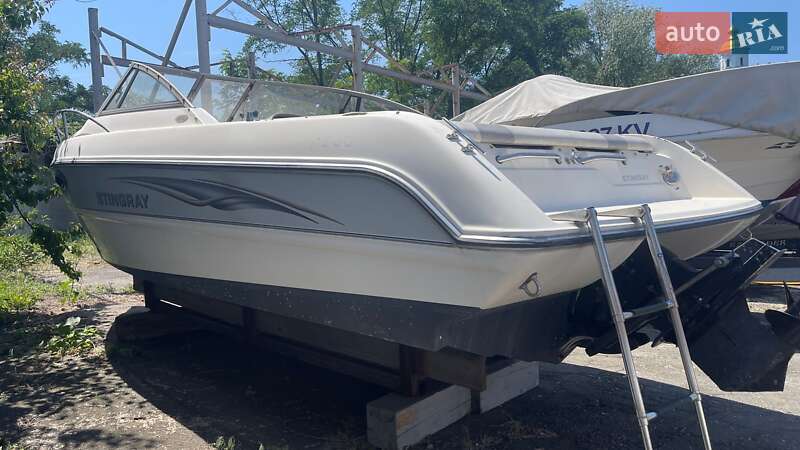 Катер Stingray 220 CS 2004 в Києві