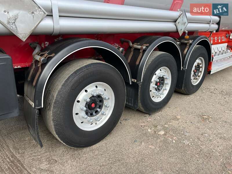 Цистерна полуприцеп Stokota 3NC38 2005 в Черновцах фото 3 Цистерна полуприцеп Stokota 3NC38 2005 в Черновцах