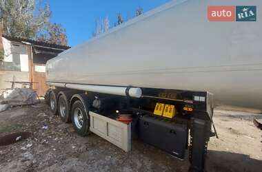 Цистерна напівпричіп Stokota 3NC38 2005 в 