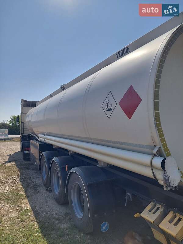 Цистерна напівпричіп Stokota ELZAM 2002 в Коломиї
