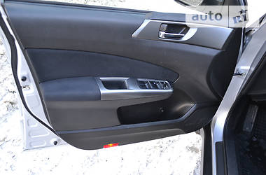 Внедорожник / Кроссовер Subaru Forester 2011 в 