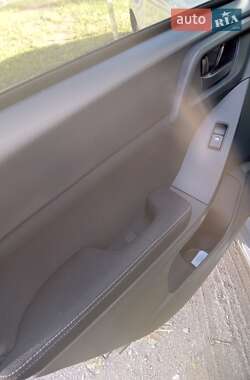 Внедорожник / Кроссовер Subaru Forester 2014 в 