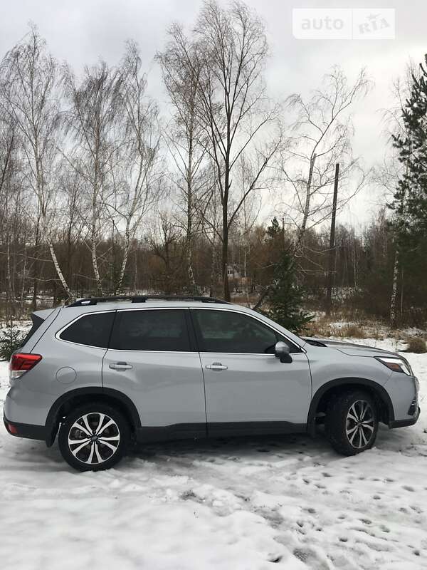 Внедорожник / Кроссовер Subaru Forester 2022 в Киеве