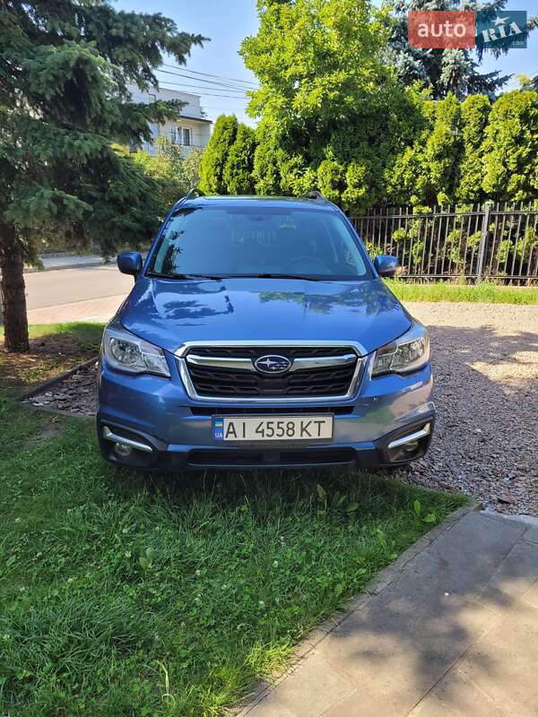 Позашляховик / Кросовер Subaru Forester 2016 в Києві