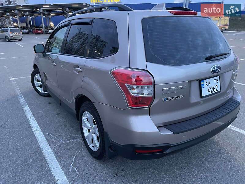 Позашляховик / Кросовер Subaru Forester 2016 в Києві