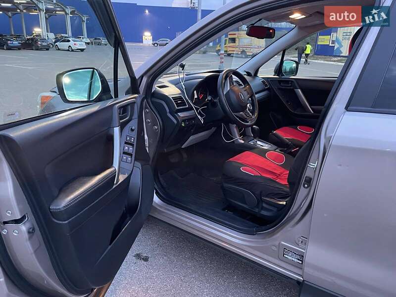 Позашляховик / Кросовер Subaru Forester 2016 в Києві