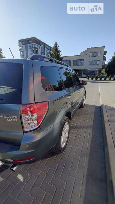Внедорожник / Кроссовер Subaru Forester 2011 в Ужгороде