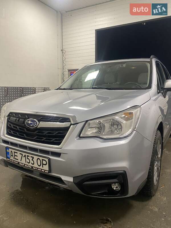 Позашляховик / Кросовер Subaru Forester 2017 в Києві