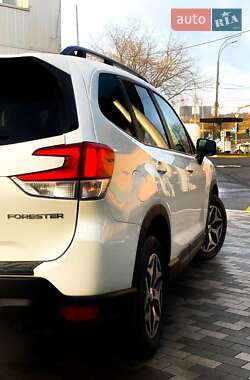 Позашляховик / Кросовер Subaru Forester 2022 в Києві