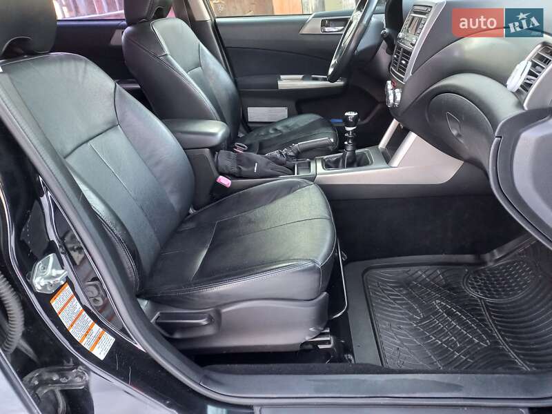 Внедорожник / Кроссовер Subaru Forester 2010 в Львове