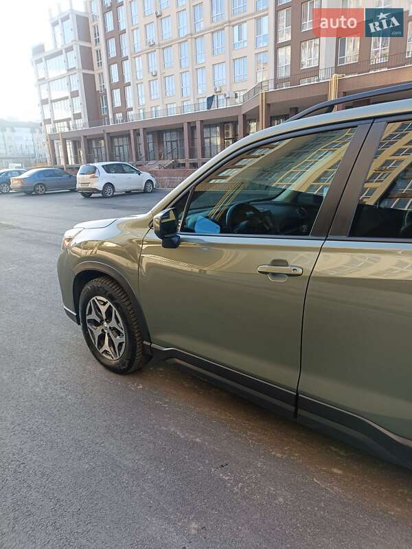 Внедорожник / Кроссовер Subaru Forester 2020 в Киеве