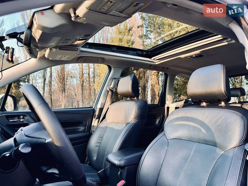 Позашляховик / Кросовер Subaru Forester 2016 в Києві