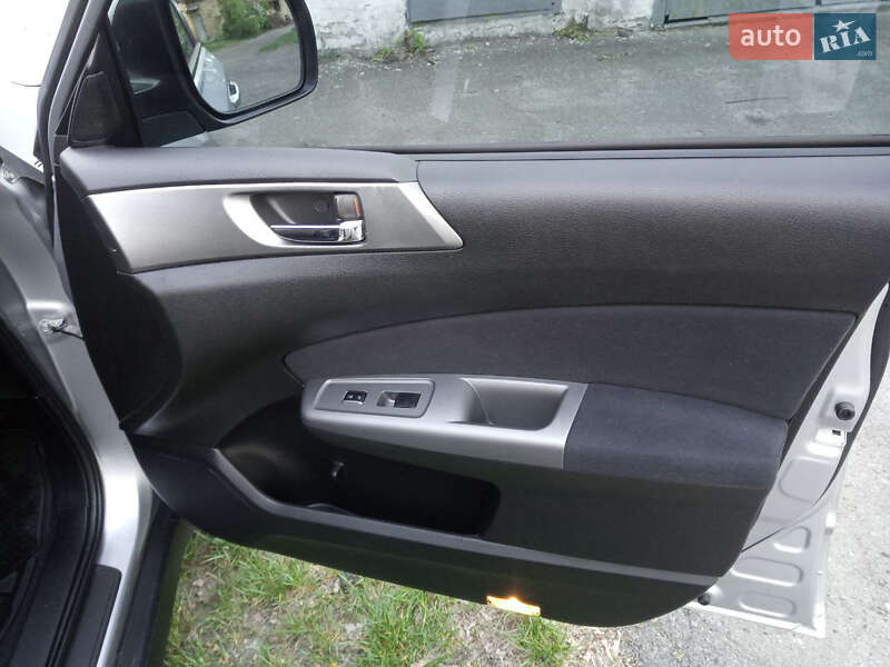 Позашляховик / Кросовер Subaru Forester 2012 в Києві