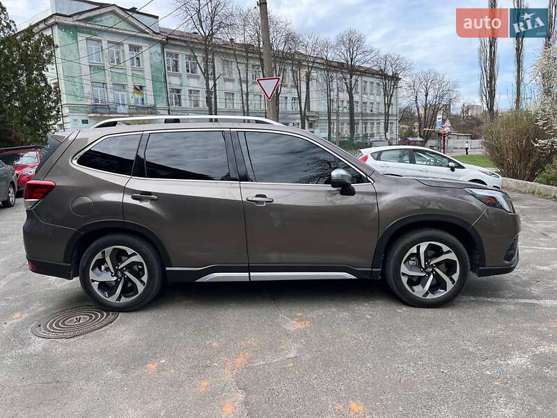 Позашляховик / Кросовер Subaru Forester 2022 в Києві