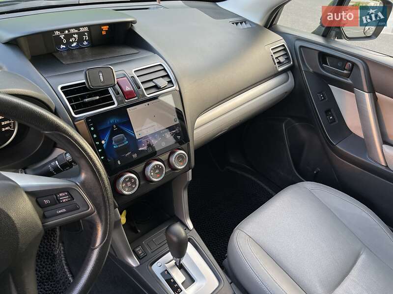 Позашляховик / Кросовер Subaru Forester 2015 в Києві