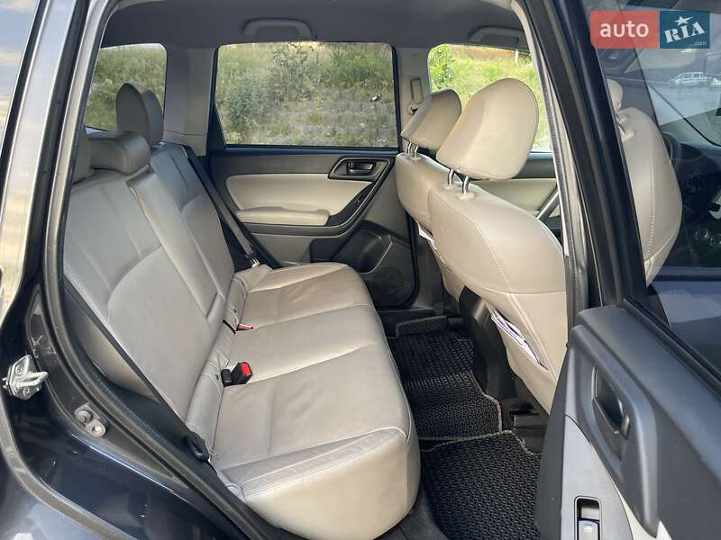 Позашляховик / Кросовер Subaru Forester 2015 в Києві