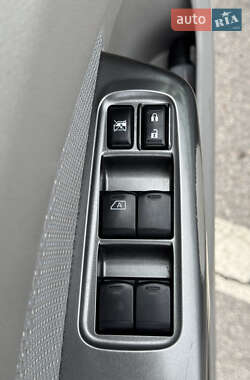 Внедорожник / Кроссовер Subaru Forester 2012 в 
