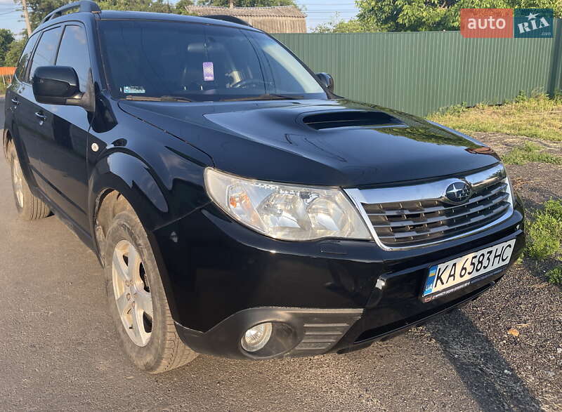 Позашляховик / Кросовер Subaru Forester 2010 в Києві