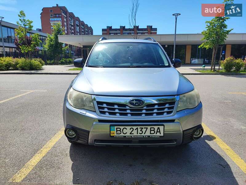 Внедорожник / Кроссовер Subaru Forester 2011 в Львове