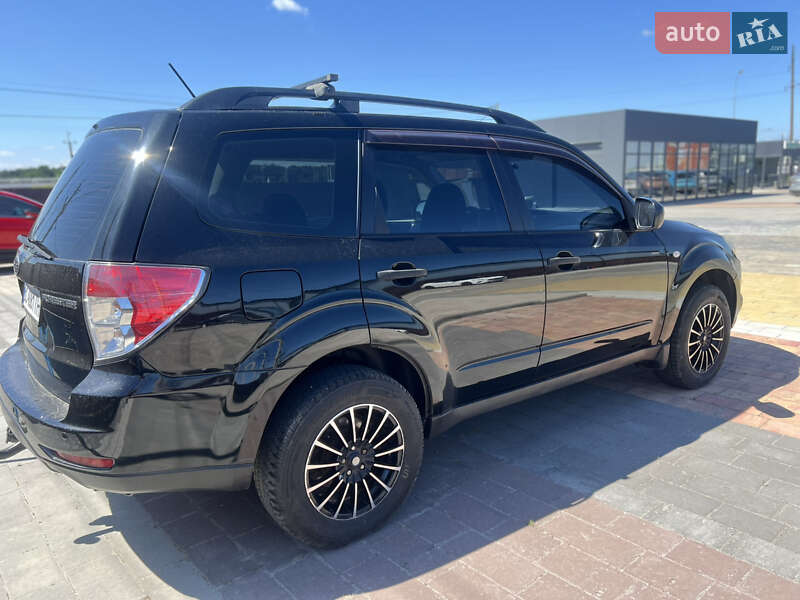 Внедорожник / Кроссовер Subaru Forester 2011 в Львове