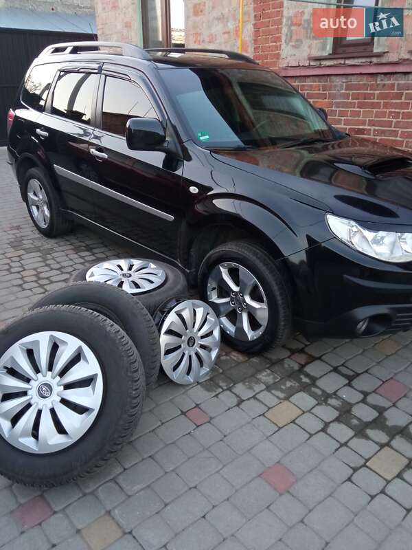 Внедорожник / Кроссовер Subaru Forester 2010 в Львове