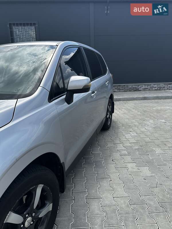 Внедорожник / Кроссовер Subaru Forester 2014 в Ужгороде
