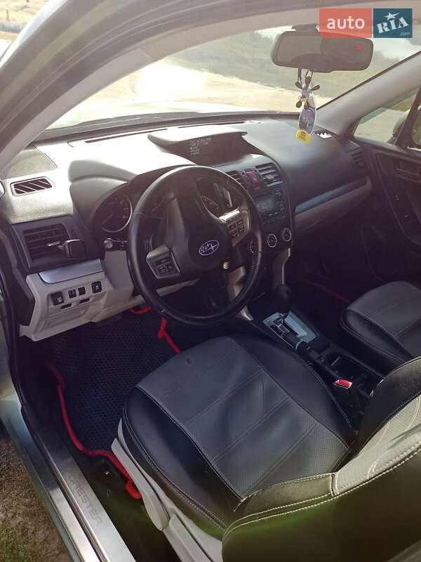 Внедорожник / Кроссовер Subaru Forester 2015 в Богодухове