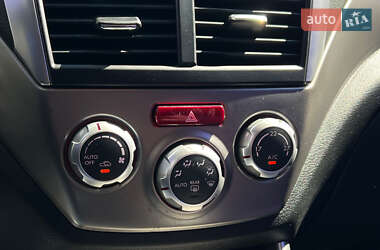Внедорожник / Кроссовер Subaru Forester 2009 в 