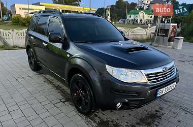 Внедорожник / Кроссовер Subaru Forester 2010 в Остроге