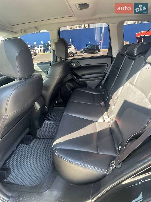 Позашляховик / Кросовер Subaru Forester 2015 в Умані