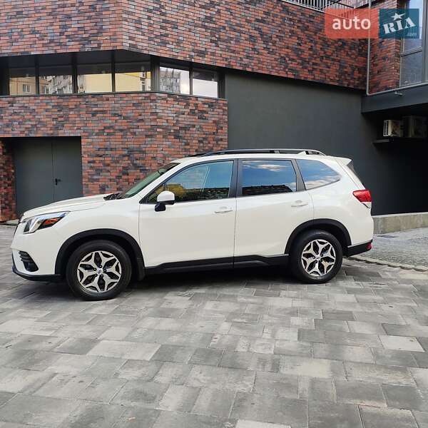 Внедорожник / Кроссовер Subaru Forester 2022 в Днепре