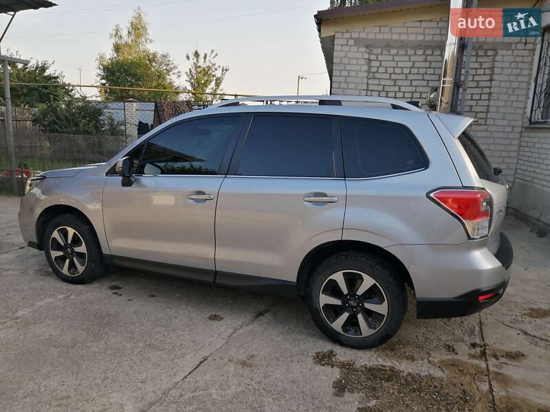 Внедорожник / Кроссовер Subaru Forester 2017 в Шостке