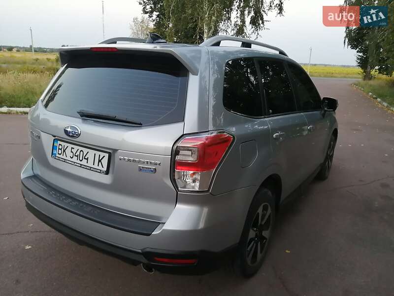 Внедорожник / Кроссовер Subaru Forester 2017 в Шостке
