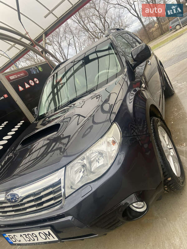 Внедорожник / Кроссовер Subaru Forester 2010 в Львове