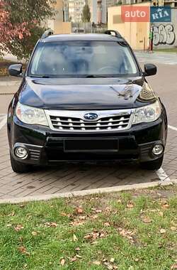 Позашляховик / Кросовер Subaru Forester 2011 в Києві