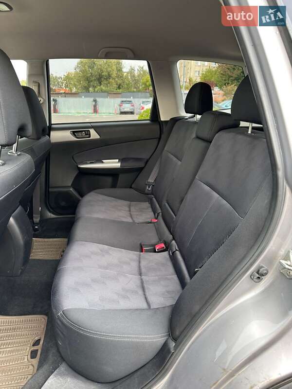 Позашляховик / Кросовер Subaru Forester 2010 в Львові