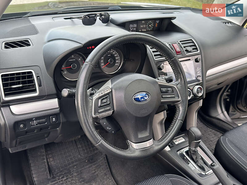 Позашляховик / Кросовер Subaru Forester 2015 в Львові