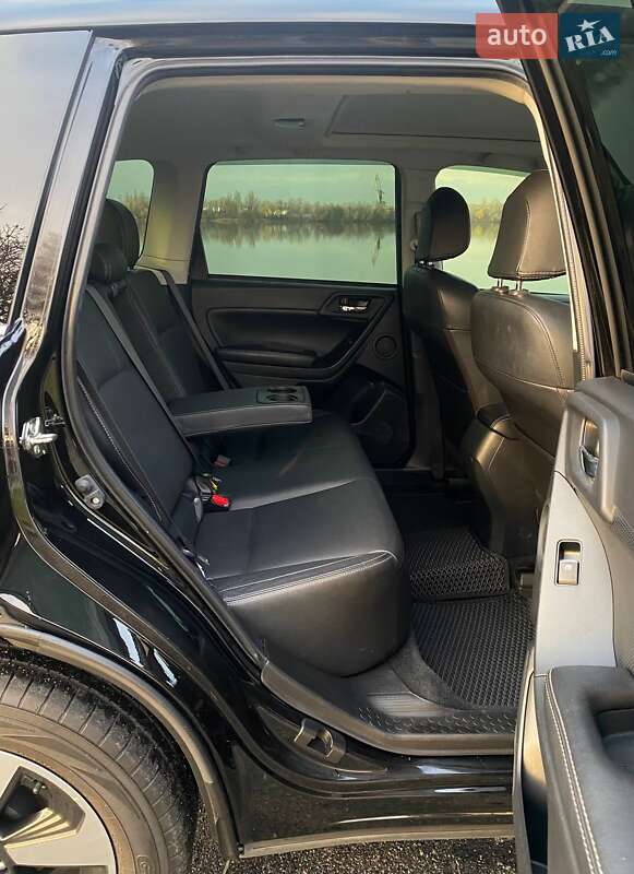Позашляховик / Кросовер Subaru Forester 2017 в Дніпрі